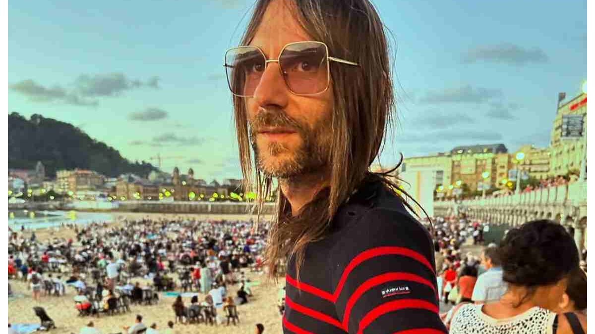 Francesco Bianconi, età, studi, successi, moglie, figlia, tutto sul frontman dei Baustelle