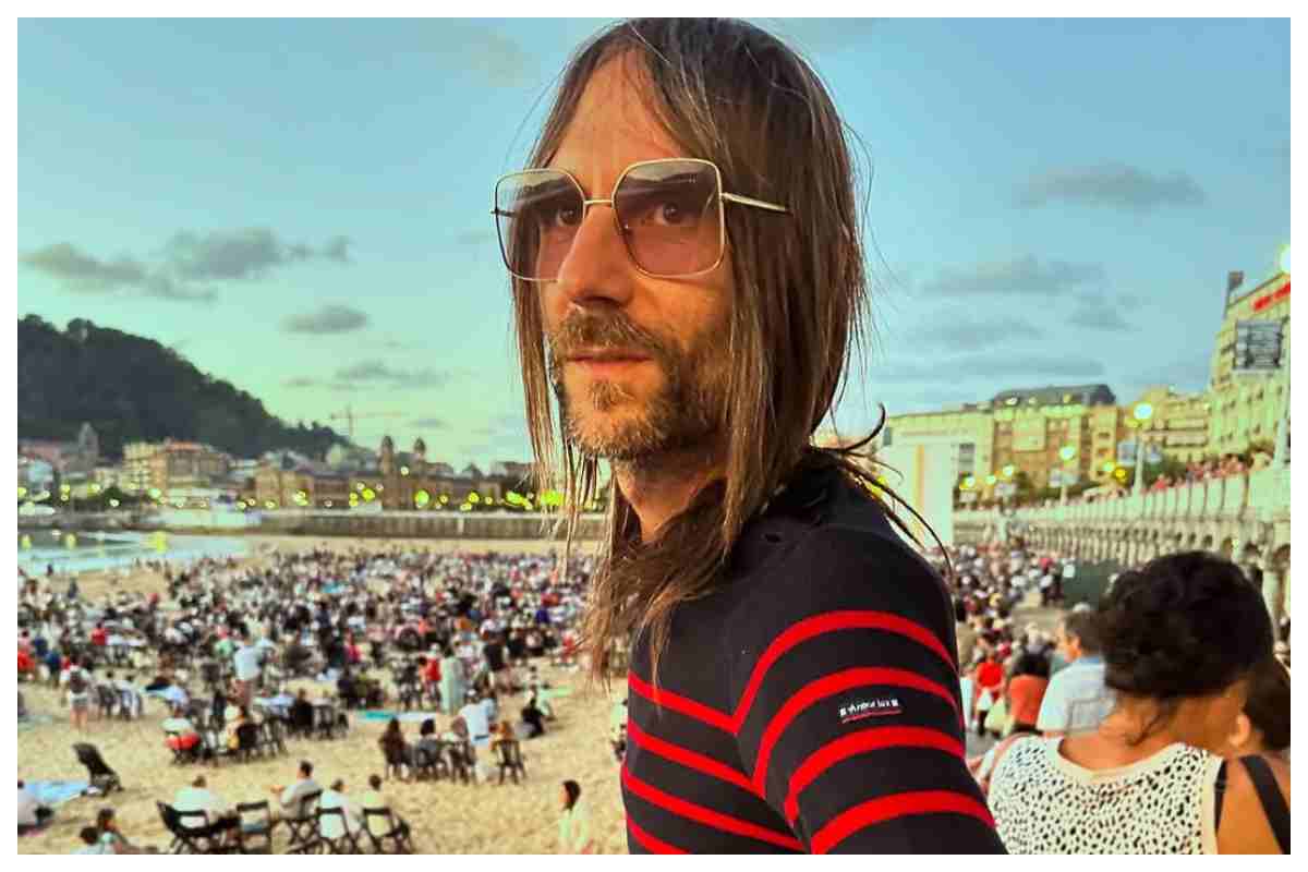 Francesco Bianconi, età, studi, successi, moglie, figlia, tutto sul frontman dei Baustelle