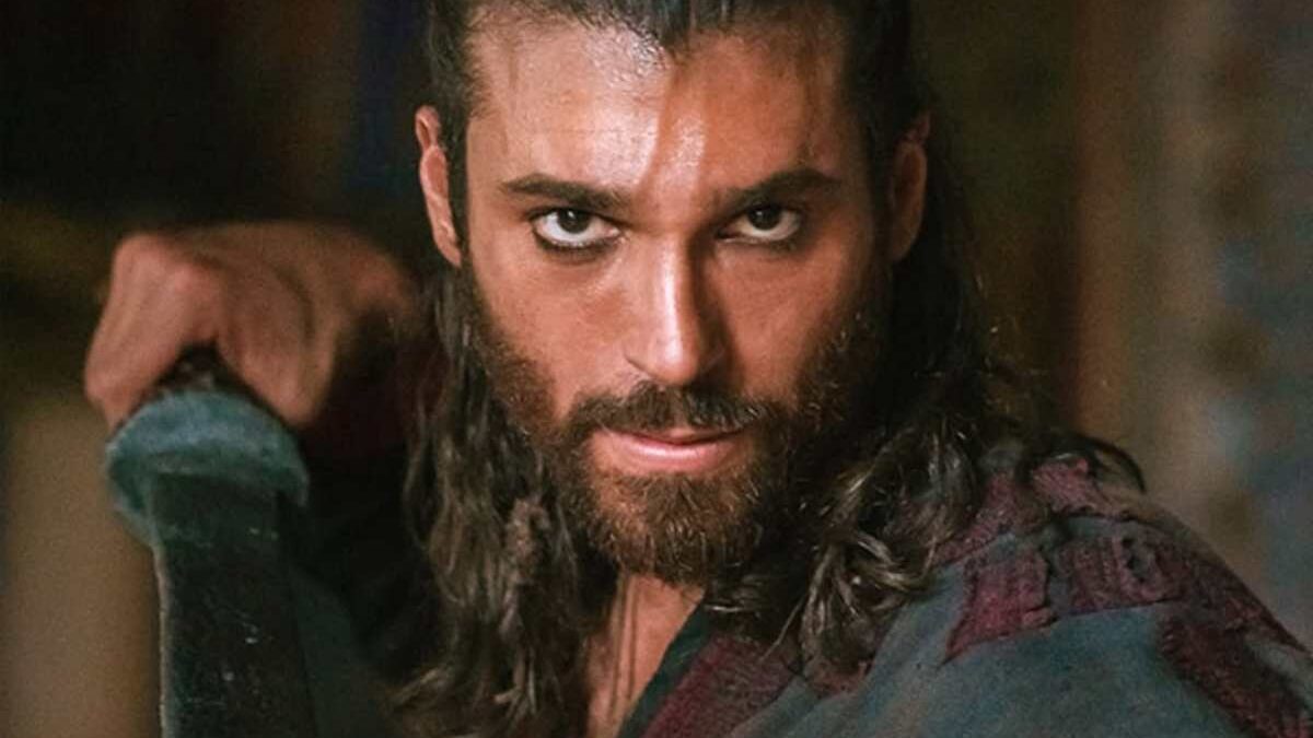 Can Yaman, dove vive la star di Sandokan: la villa romana da sogno