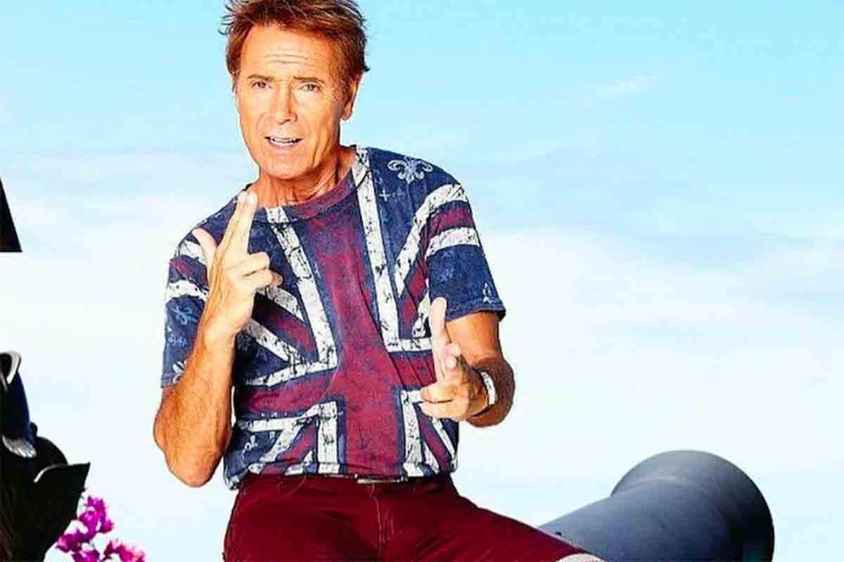 Cliff Richard e la battaglia contro il cancro: tra racconto e la prevenzione