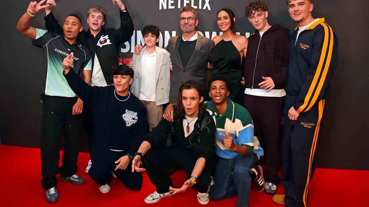 Simon Cowell ci riprova: i December 10 e l’eterna scommessa delle boyband