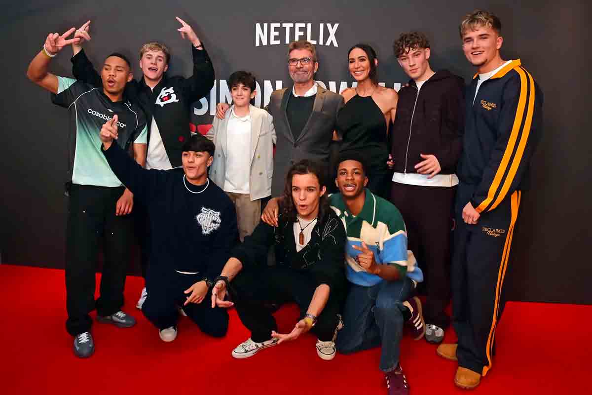 Simon Cowell ci riprova: i December 10 e l’eterna scommessa delle boyband