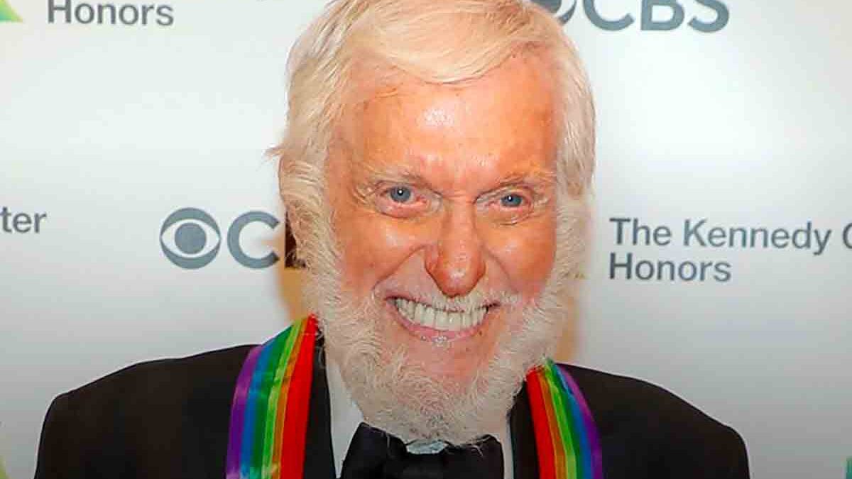 Dick Van Dyke compie 100 anni: lo spazzacamino di Mary Poppins e l’arte di restare leggeri