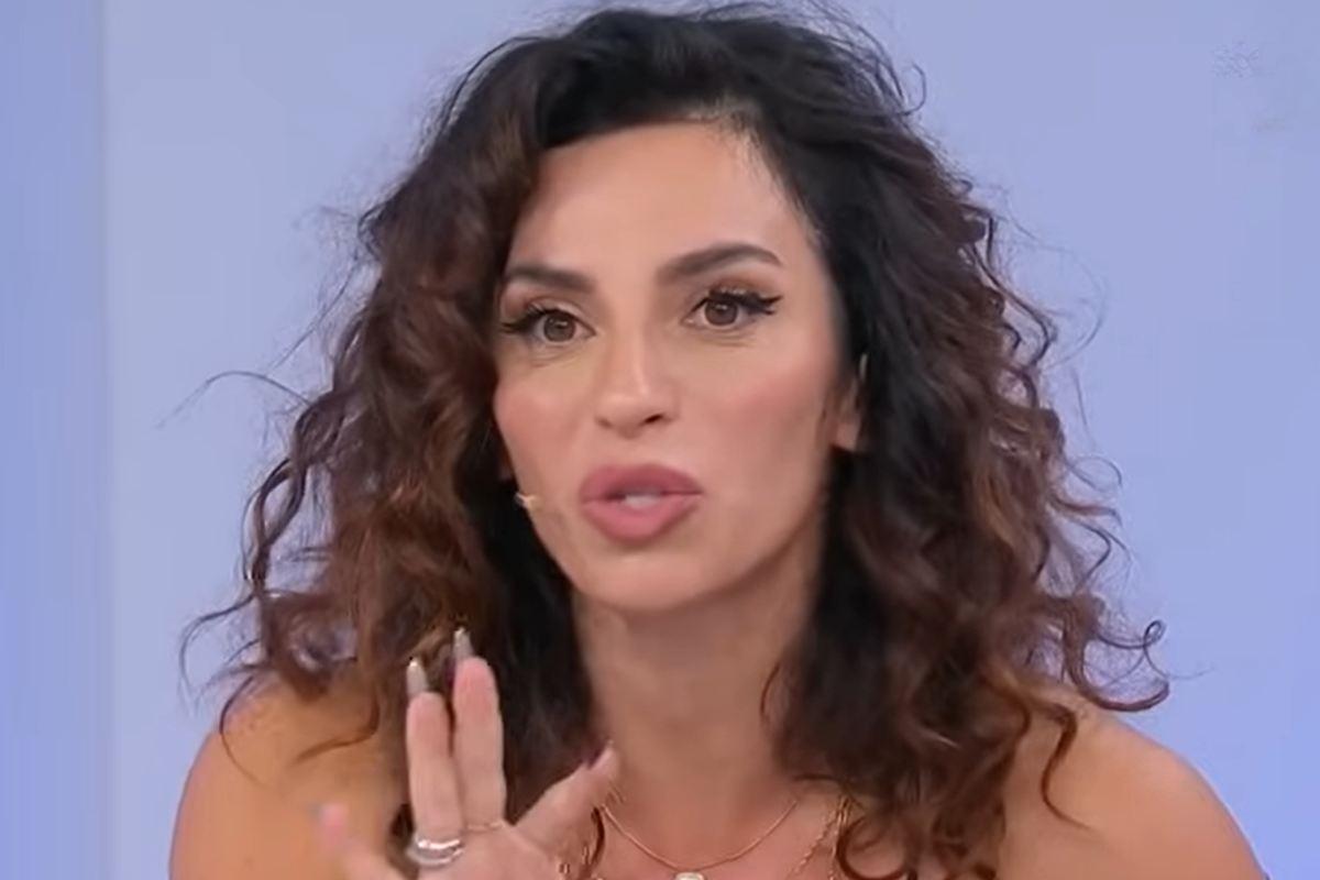 Uomini e Donne trono over, l’ex dama Emanuela esce allo scoperto: ha un nuovo amore. Ecco chi è
