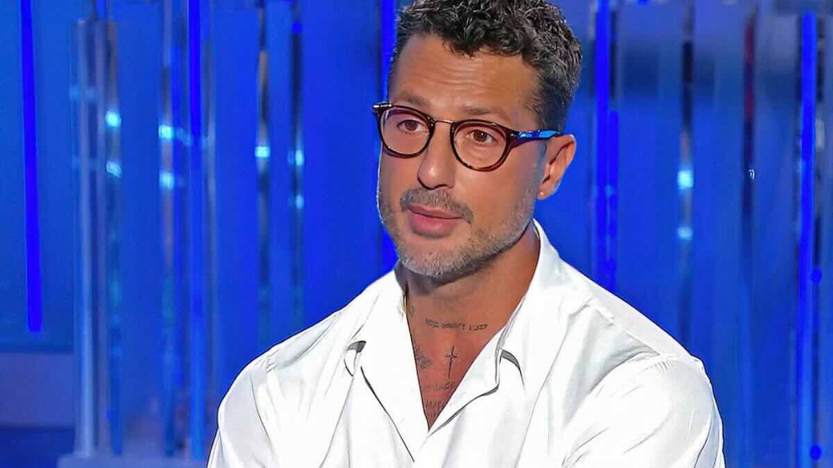 Fabrizio Corona: età, studi, dove vive, fidanzata Sara, i figli, l’addio a Belen e il divorzio con Nina Moric