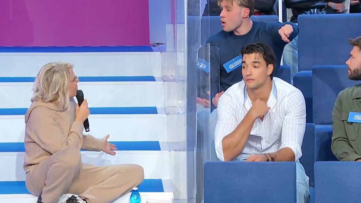 Uomini e Donne, Maria e Marco: cosa è successo. “Inginocchiati sei un cretino”