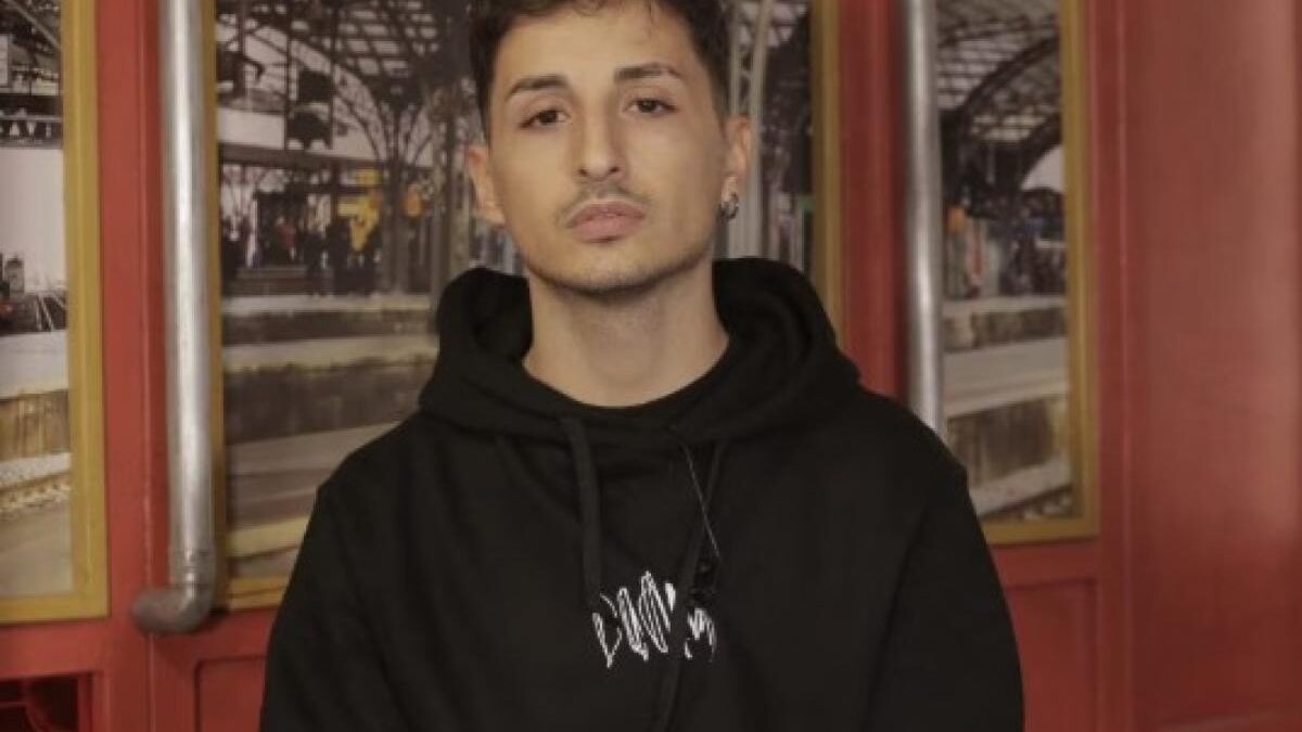 Nayt, chi è il rapper che approderà tra i Big a Sanremo 2026? Carriera, età, successi, vita privata, tutto su di lui.