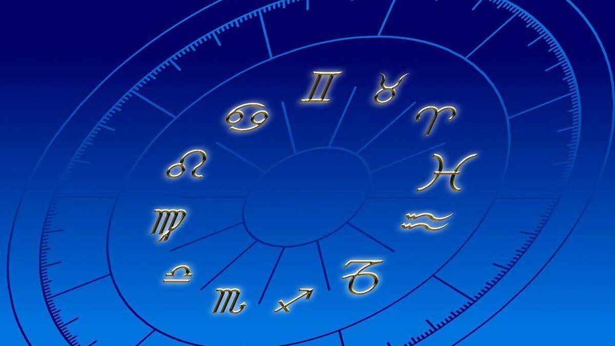 Oroscopo, il mese di dicembre porta novità in amore: ecco per chi