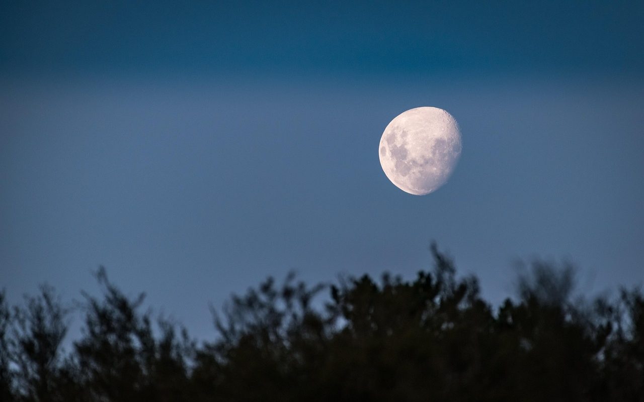 Oroscopo della luna piena, cosa cambia per alcuni segni