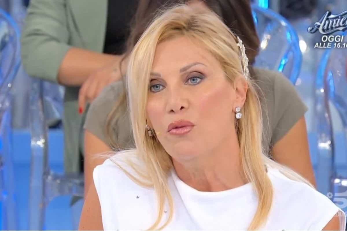 Uomini e Donne, Sabrina in lacrime va via dallo studio: cosa è successo alla dama