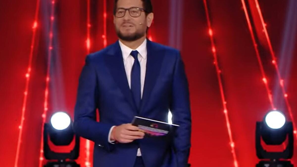 Enrico Papi torna con Sarabanda Celebrity: ecco quando