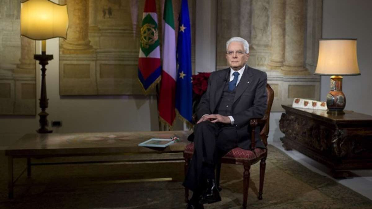 Sergio Mattarella, il discorso di fine anno è una tradizione condivisa: le differenze con gli altri Paesi europei tra liturgia televisiva ed esigenze politiche