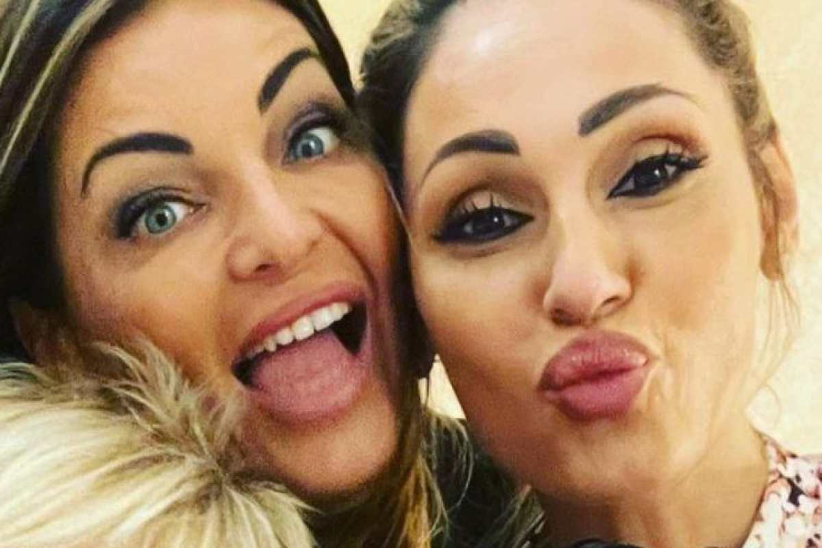 Anna Tatangelo e la sorella Silvia