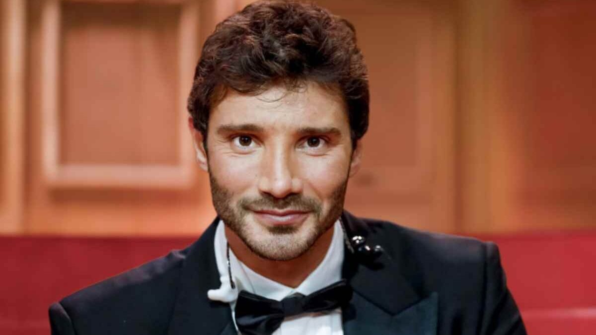 Stefano De Martino e la villa a Napoli da 2 milioni di euro: dove vive il conduttore di Affari Tuoi