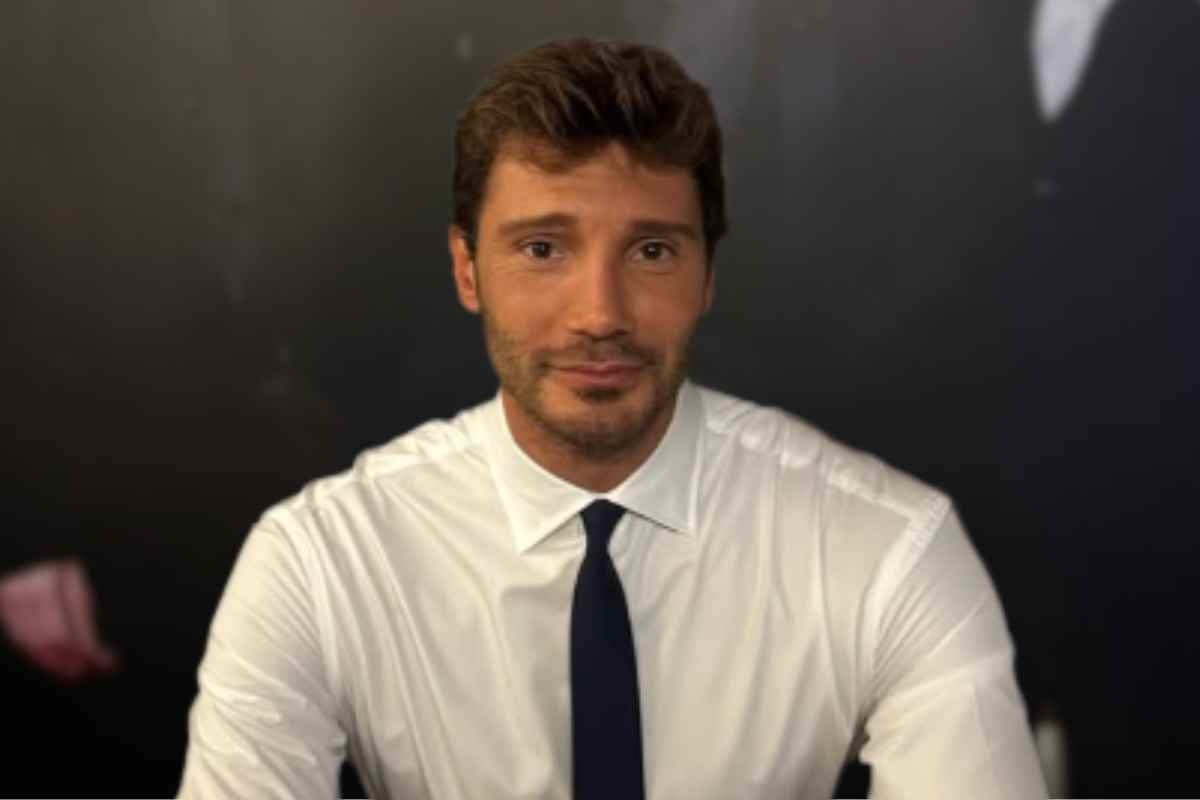 Il grande cuore di Stefano De Martino, il conduttore di Affari Tuoi ha sorpreso tutti così: “Entra nelle case e…”