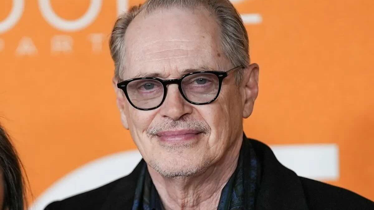 Le 68 candeline di Steve Buscemi, dal noir alla commedia: 5 interpretazioni che raccontano la sua arte