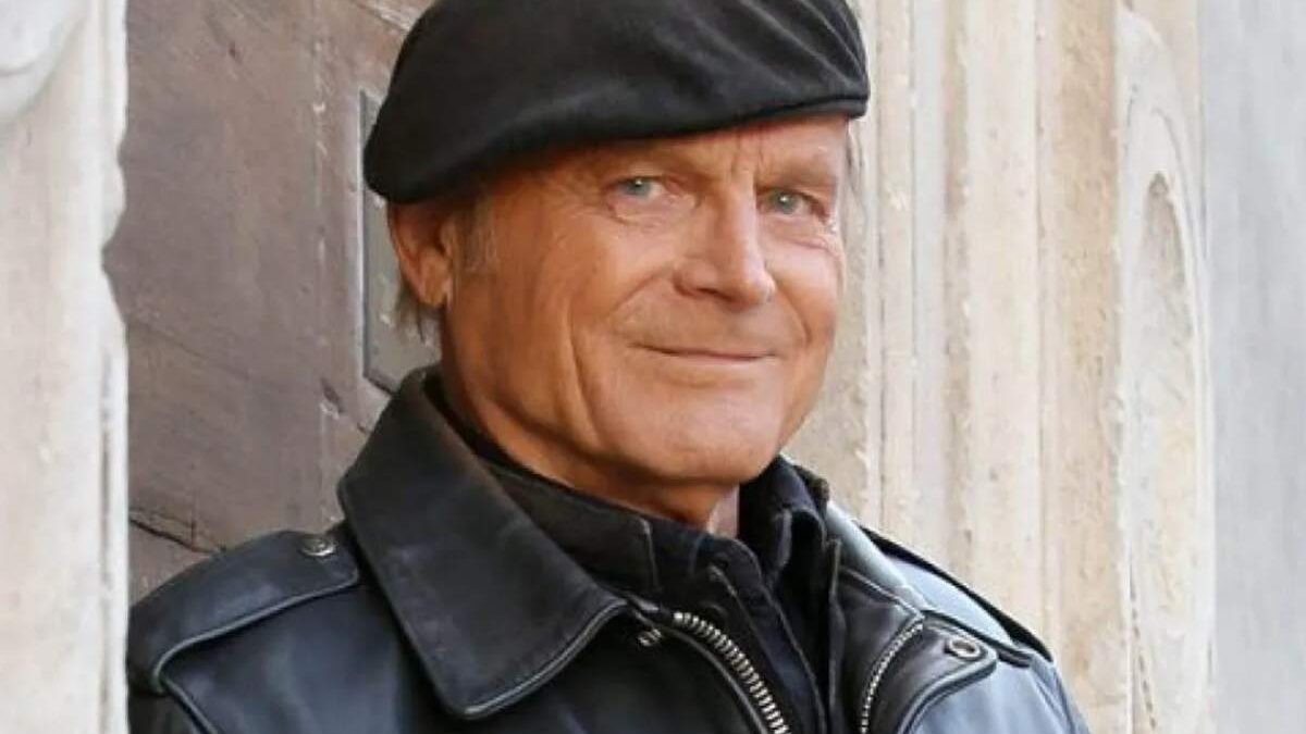 La nuova vita di Terence Hill: cosa fa oggi dopo l’addio a Don Matteo e A un passo dal cielo