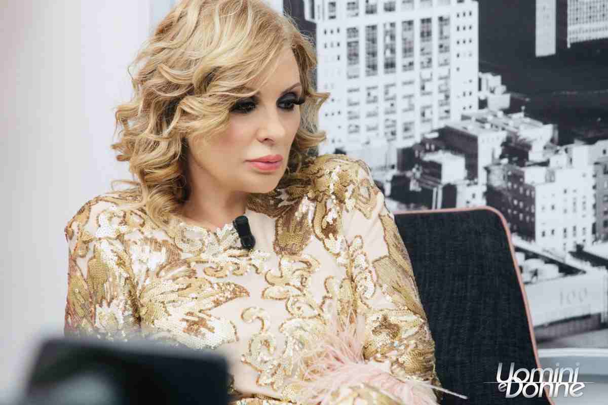“Ho una malattia, mi rivolgerò a breve a qualcuno che mi possa aiutare”. La confessione di Tina Cipollari