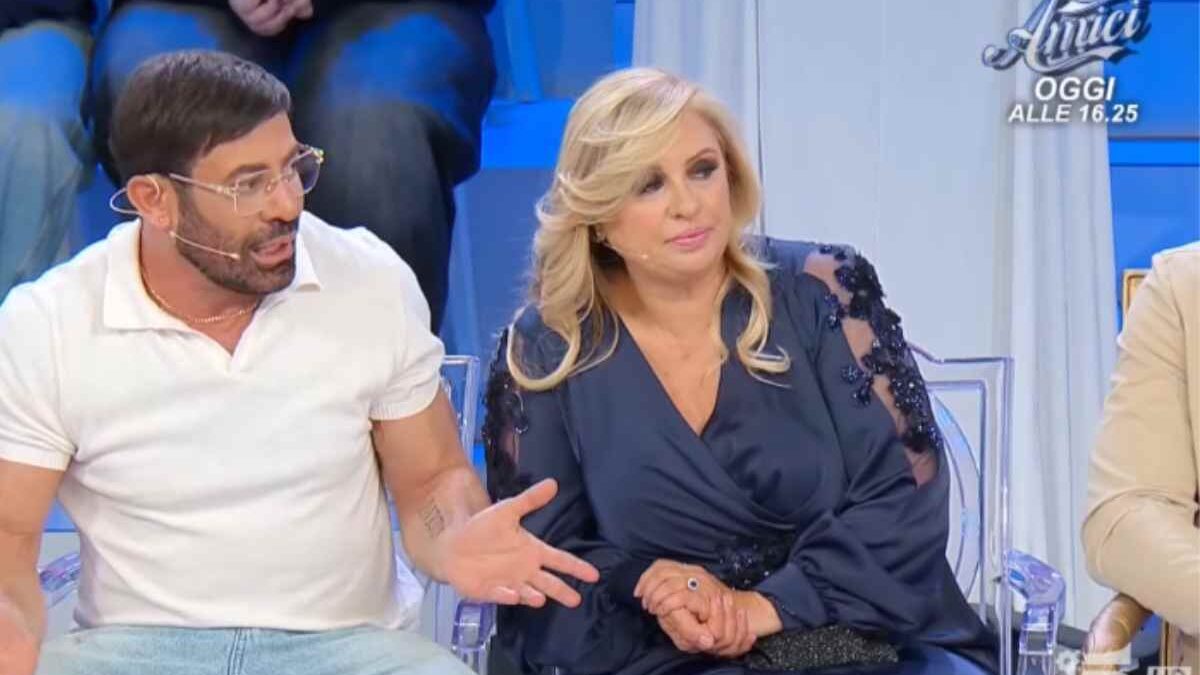 Dove rivedere tutte le puntate di Uomini e Donne in streaming