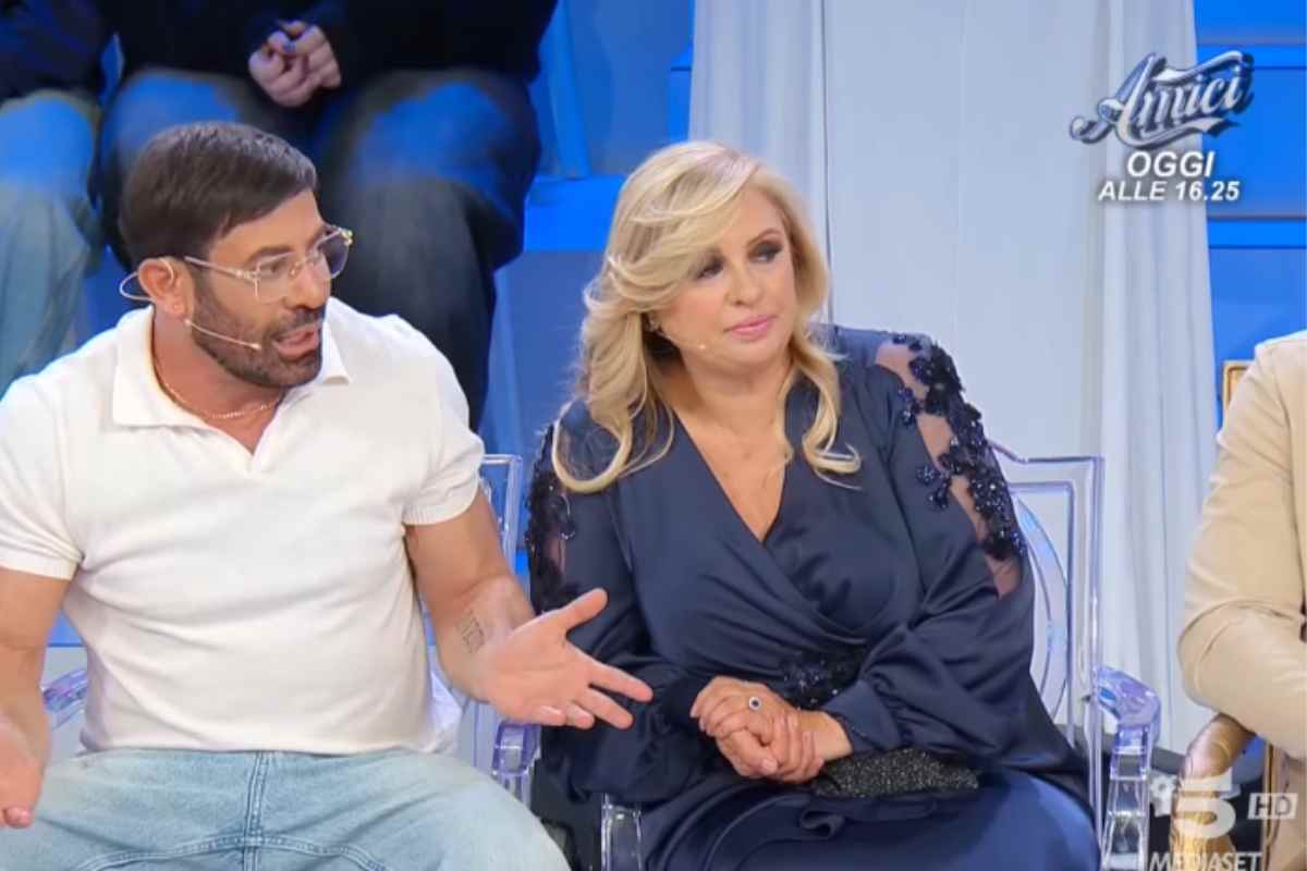 Dove rivedere tutte le puntate di Uomini e Donne in streaming