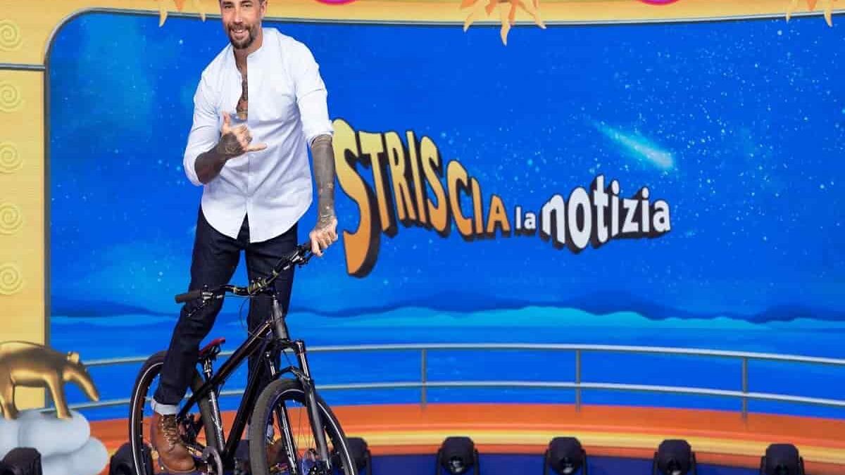 Perchè Brumotti lascia Striscia La Notizia: l’addio ufficiale