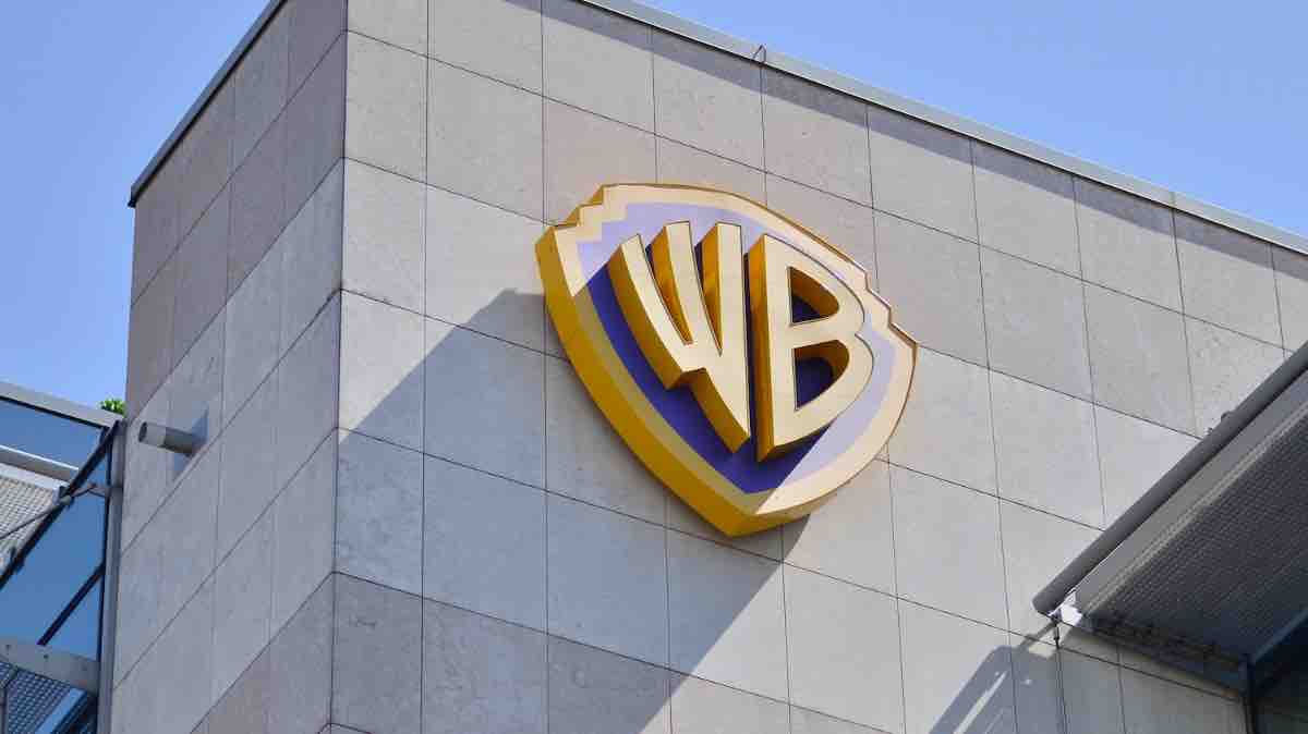 Warner Bros, nuovi progetti dopo la cessione degli Studios: il piano dell’azienda per diversificare l’offerta
