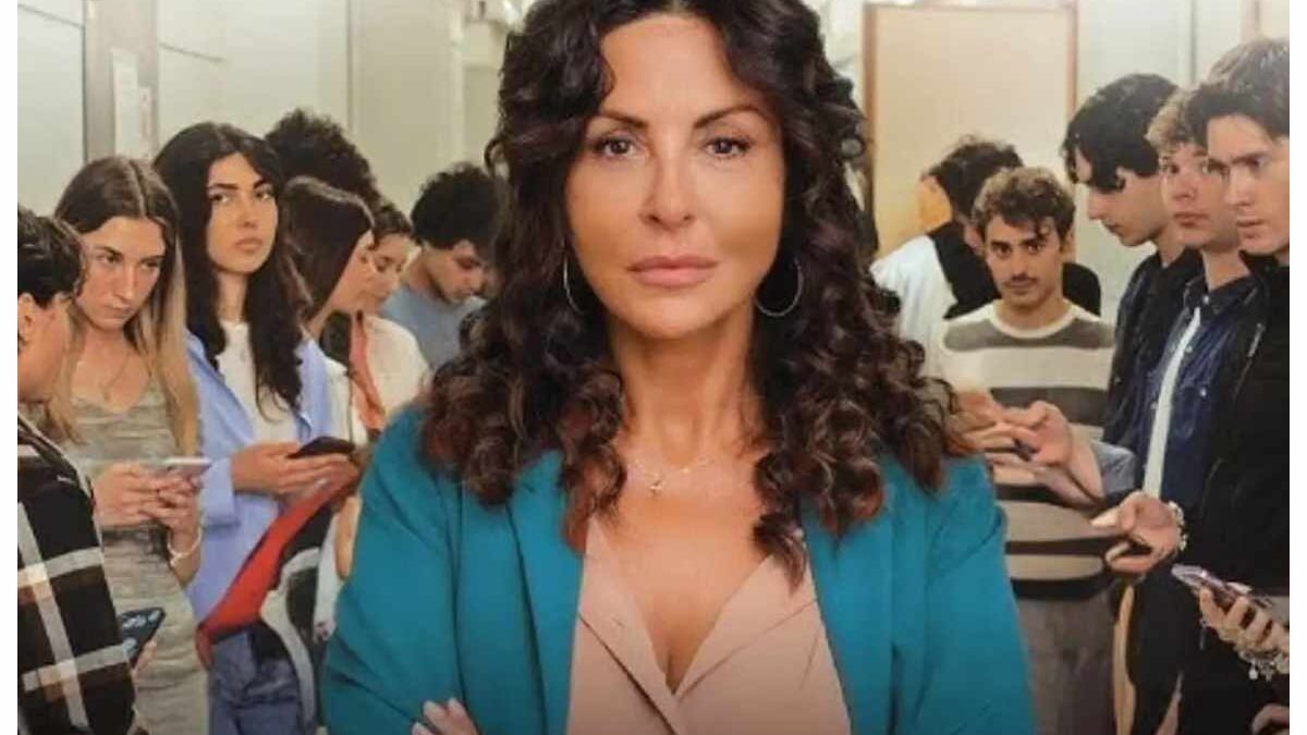 A Testa Alta, il finale della serie con Sabrina Ferilli: chi ha tradito Virginia
