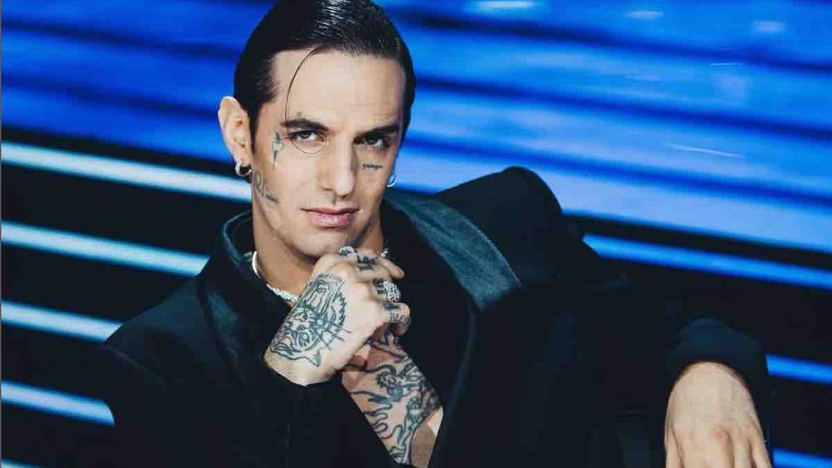 Achille Lauro e il Festival di Sanremo, dal primo “viaggio” in Rolls Royce alla co-conduzione: i mille volti di un istrione contemporaneo