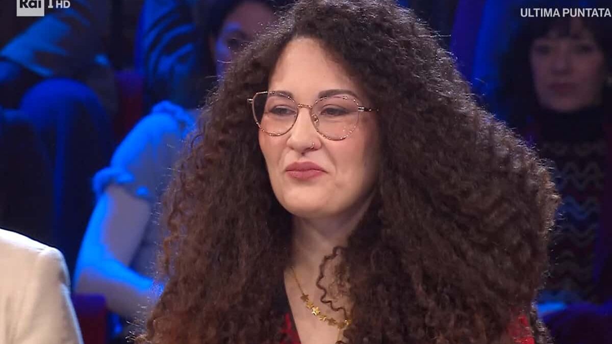 Affari Tuoi, 28 gennaio 2026: Daniela porta l’Italia col fiato sospeso fino all’ultimo pacco