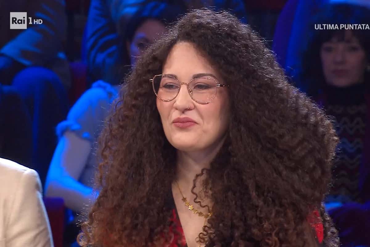 Affari Tuoi, 28 gennaio 2026: Daniela porta l’Italia col fiato sospeso fino all’ultimo pacco