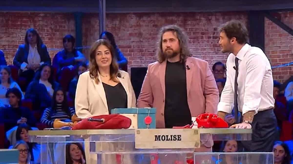Luca e la zampogna sfidano il dottore di Affari tuoi: quanto hanno vinto stasera 20 gennaio 2026