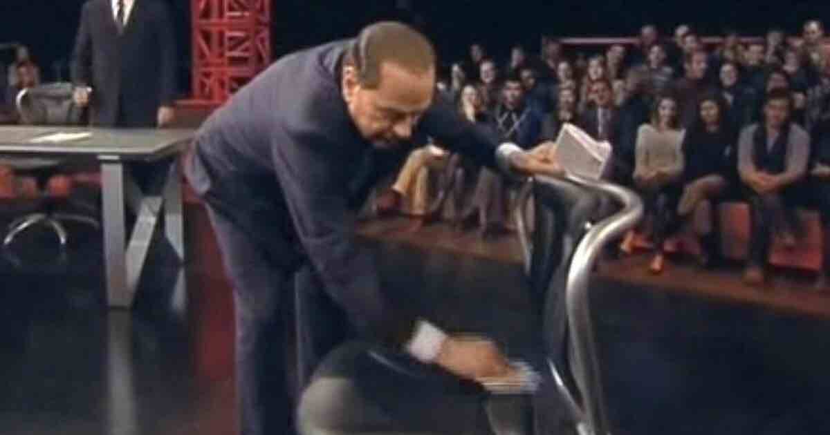 Berlusconi Travaglio e la sedia pulita