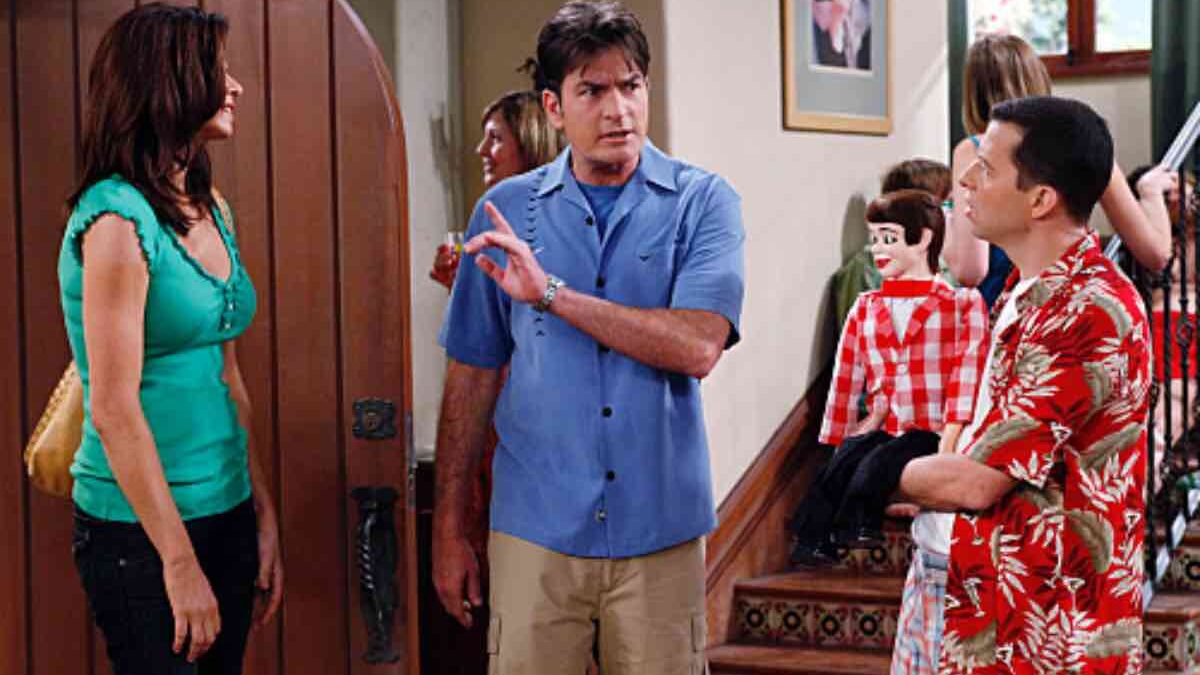 Due uomini e mezzo, la serie con Charlie Sheen è uno spaccato di vita tra risate e scomodi retroscena