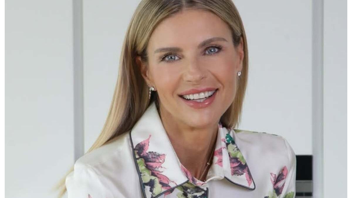Martina Colombari, irriconoscibile dopo Ballando: capelli grigi e nuovo look