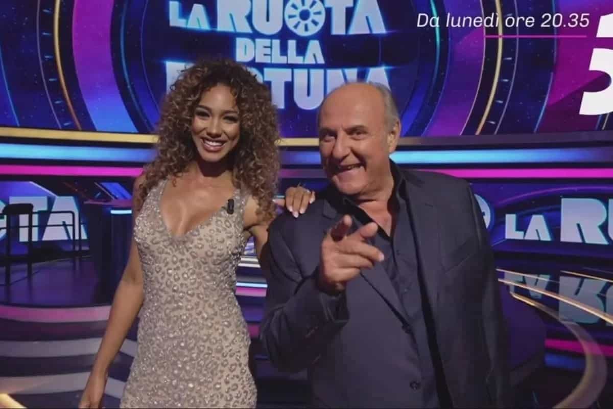 Gerry Scotti chiede di chiamare la madre di Samira Lui, la richiesta improvvisa a La Ruota della Fortuna