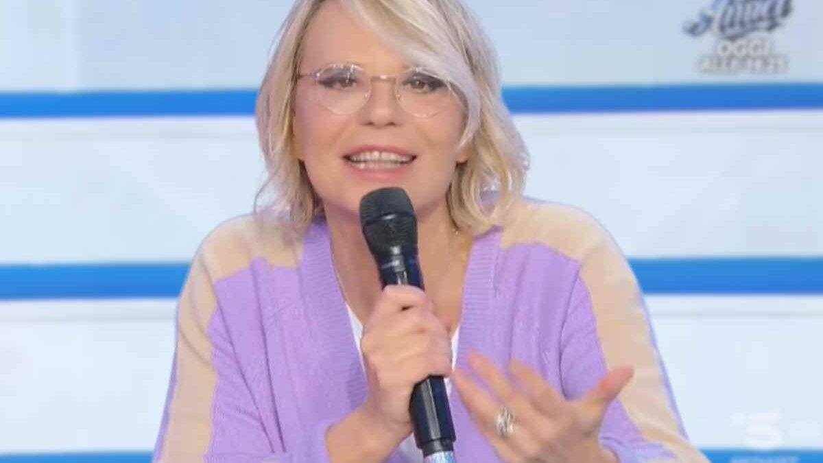 Uomini e Donne, tensione in studio: Maria De Filippi dice no al cavaliere. Cosa è successo