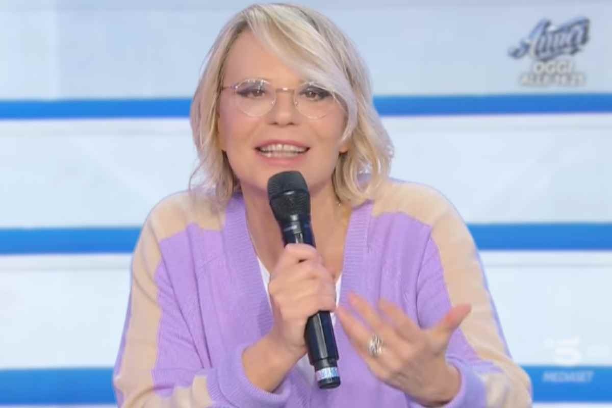 Uomini e Donne, tensione in studio: Maria De Filippi dice no al cavaliere. Cosa è successo