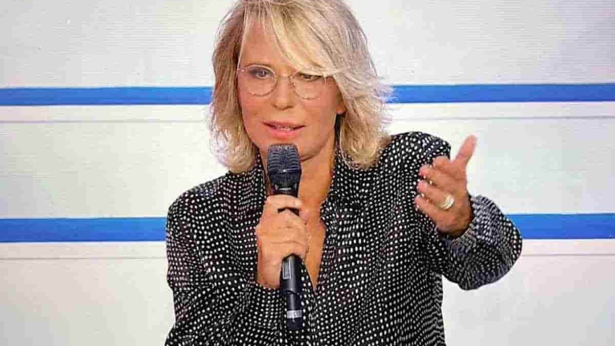 Uomini e Donne, la segnalazione che cambia tutto: “Beccato con un’altra”. Lui si difende così