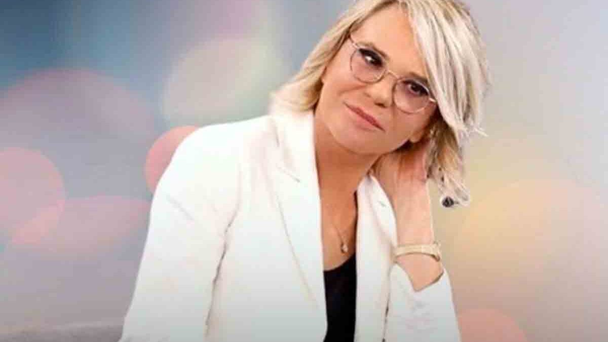 Mediaset, torna Maria De Filippi e cambia il palinsesto: cosa succede con Uomini e Donne e Amici nel daytime