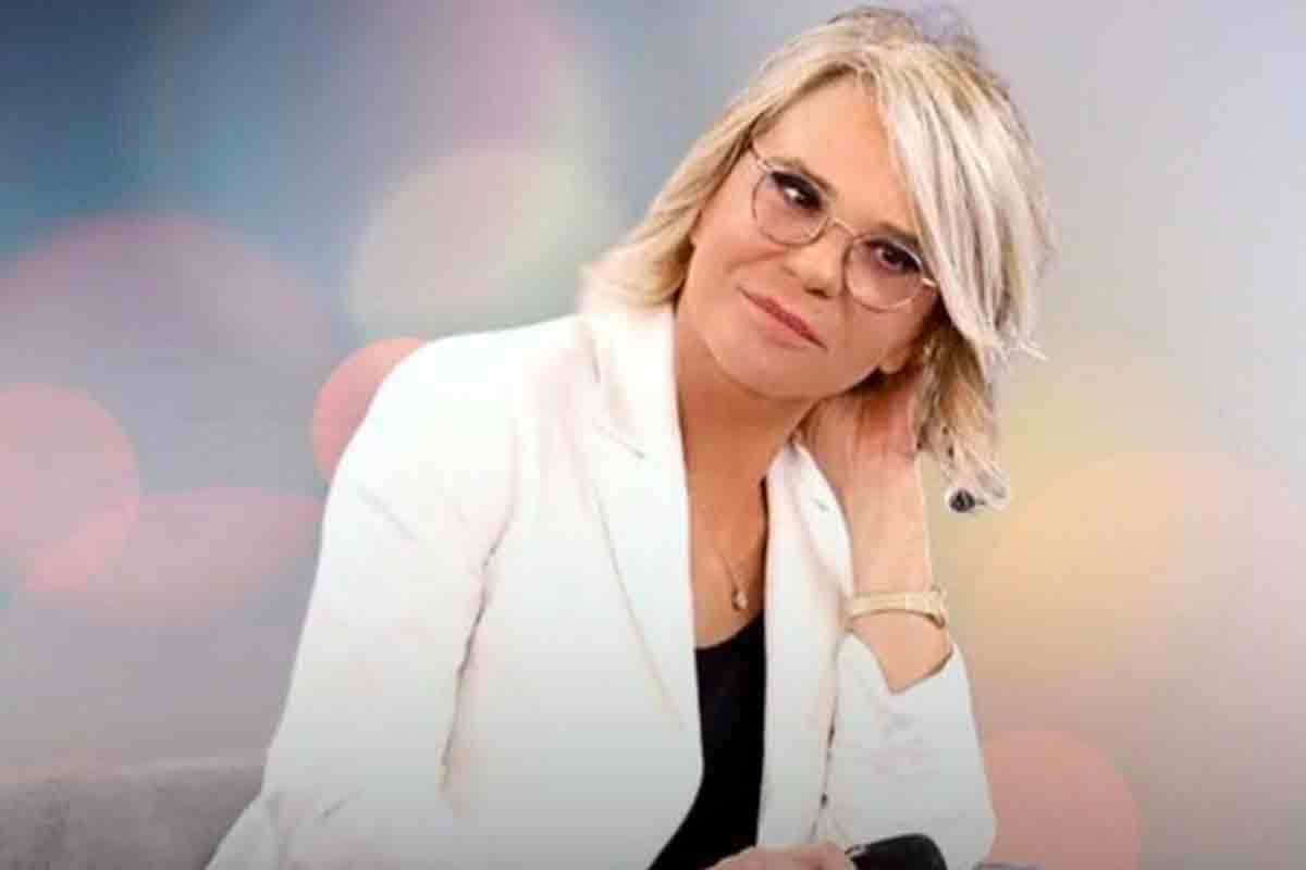 Mediaset, torna Maria De Filippi e cambia il palinsesto: cosa succede con Uomini e Donne e Amici nel daytime