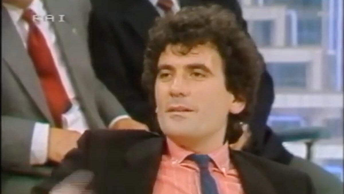 Massimo Troisi e la Befana, un legame particolare diventa spunto per la commedia: il celebre siparietto con Pippo Baudo