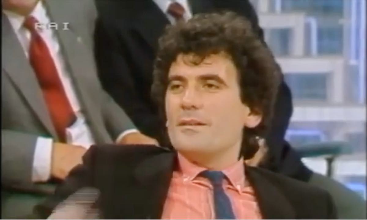 Massimo Troisi e la Befana, un legame particolare diventa spunto per la commedia: il celebre siparietto con Pippo Baudo