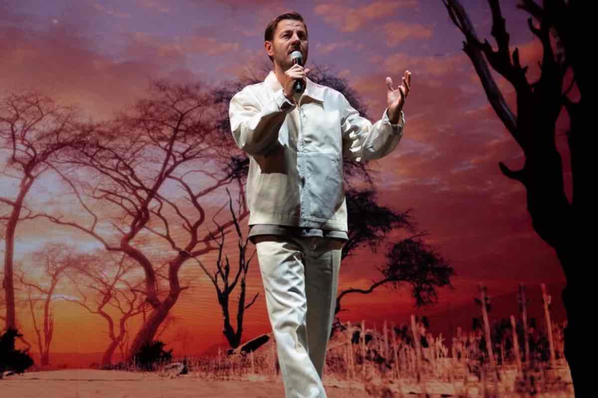 La nuova newsletter Alessandro Cattelan è un mix tra confessioni e retroscena