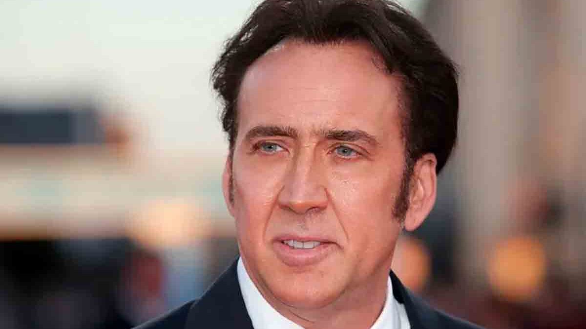 Nicolas Cage compie 62 anni: cinque mogli, un dinosauro e una piramide per l’eternità