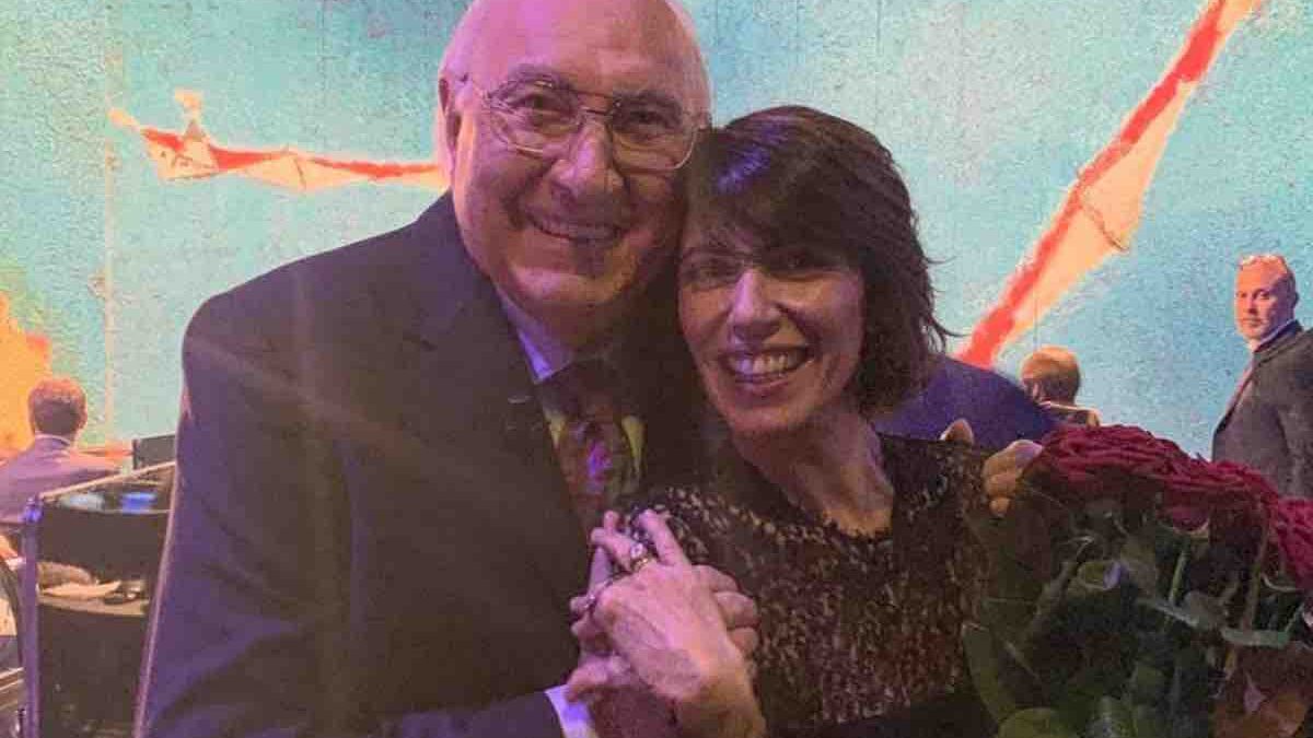 Pippo Baudo a Sanremo con una statua celebrativa: il Sindaco lavora a un omaggio speciale per il conduttore
