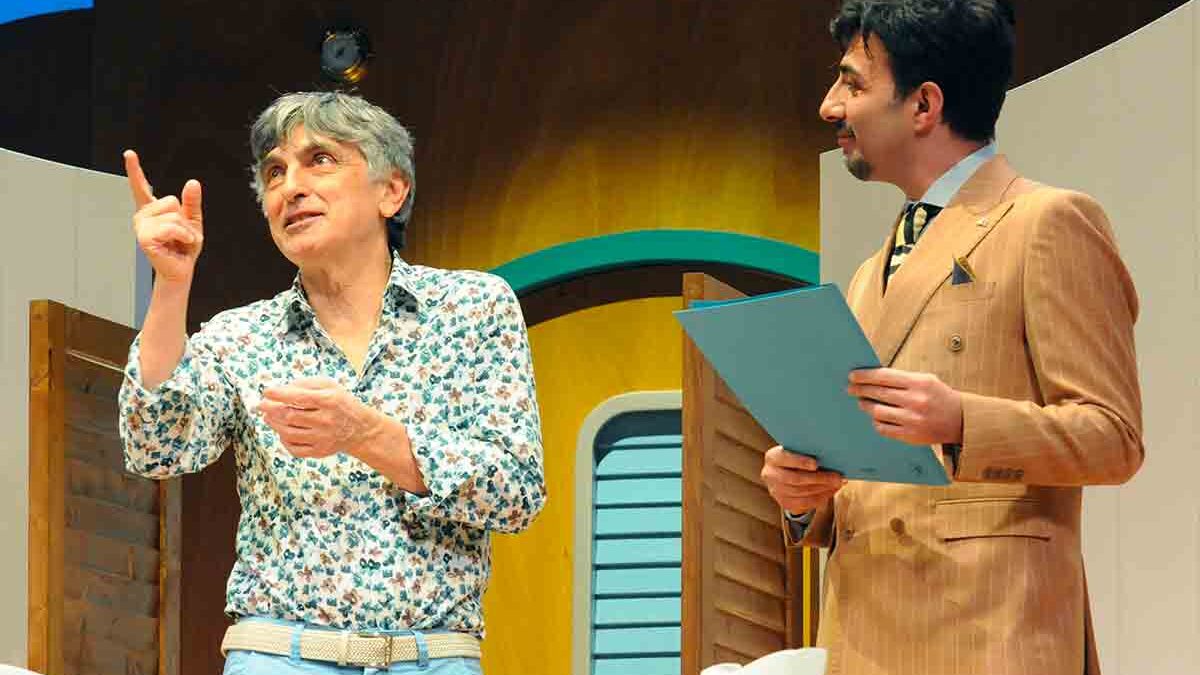 Vincenzo Salemme torna su Rai1 con “Ogni promessa è debito”: il teatro in diretta dall’Auditorium di Napoli