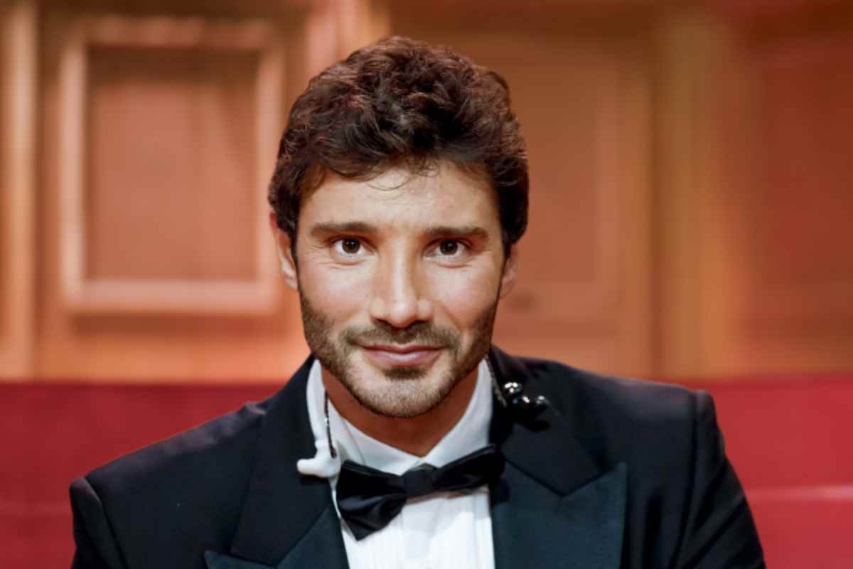 Sanremo 2026, colpo di scena De Martino: la decisione del conduttore spiazza tutti