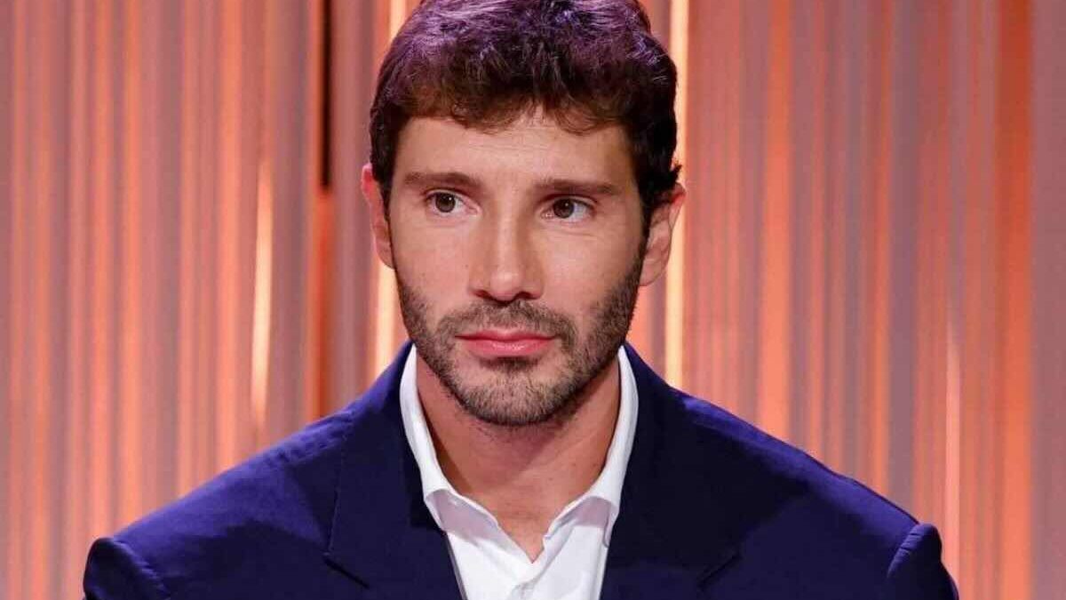 Stefano De Martino, lutto gravissimo per il conduttore: morto il papà Enrico