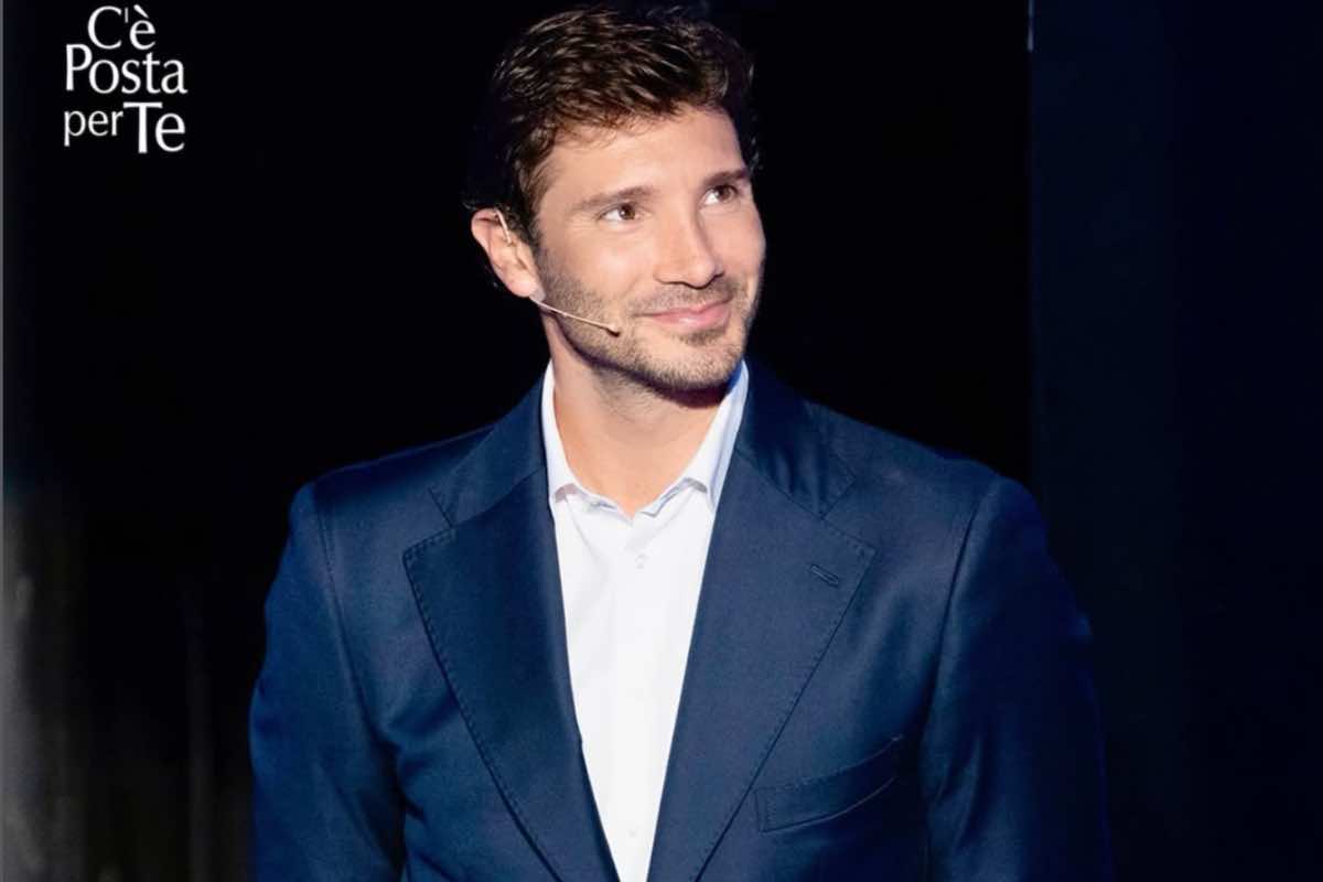 De Martino tra Rai e Mediaset, mentre Maria De Filippi si prende il sabato sera: C’è Posta Per Te batte The Voice Kids. I dati Auditel del 17 gennaio 2026