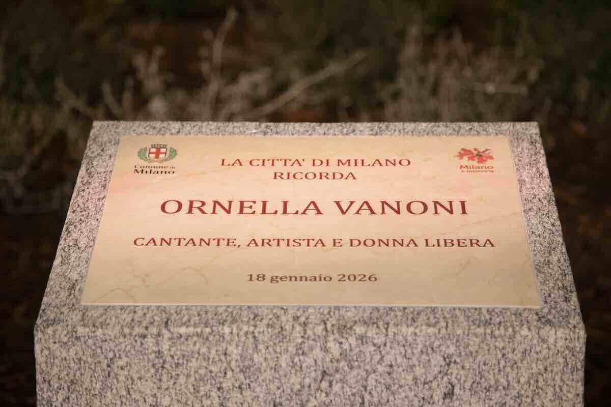 Ornella Vanoni e l’omaggio al Piccolo Teatro Strehler: com’è nata l’idea dell’aiuola con citazione in memoria della cantante